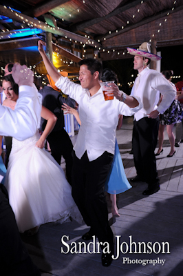 Best Lakeside wedding at Paradise Cove in Orlando, Florida - Wedding photographer - Sandra Johnson (SJFoto.com)